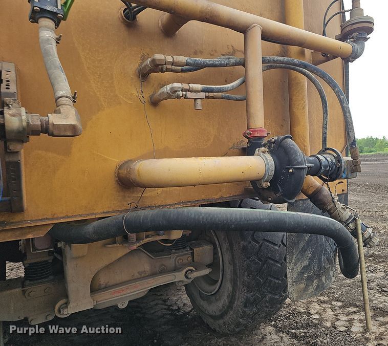 image for item DS4638 2012 Caterpillar 730 articulated water wagon