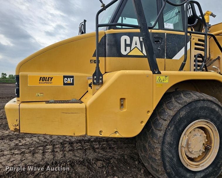 image for item DS4638 2012 Caterpillar 730 articulated water wagon