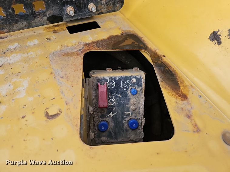 image for item DS4638 2012 Caterpillar 730 articulated water wagon