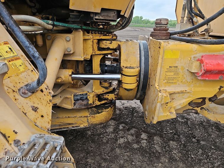 image for item DS4638 2012 Caterpillar 730 articulated water wagon