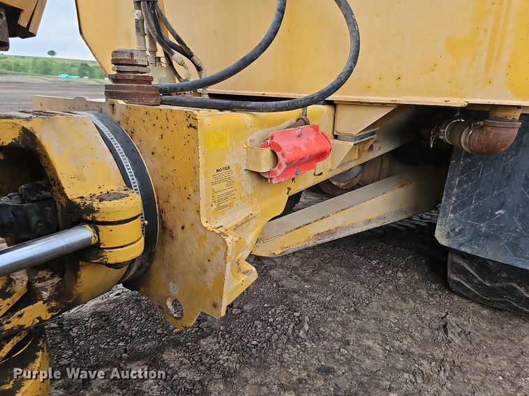 image for item DS4638 2012 Caterpillar 730 articulated water wagon