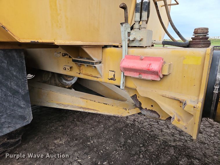 image for item DS4638 2012 Caterpillar 730 articulated water wagon