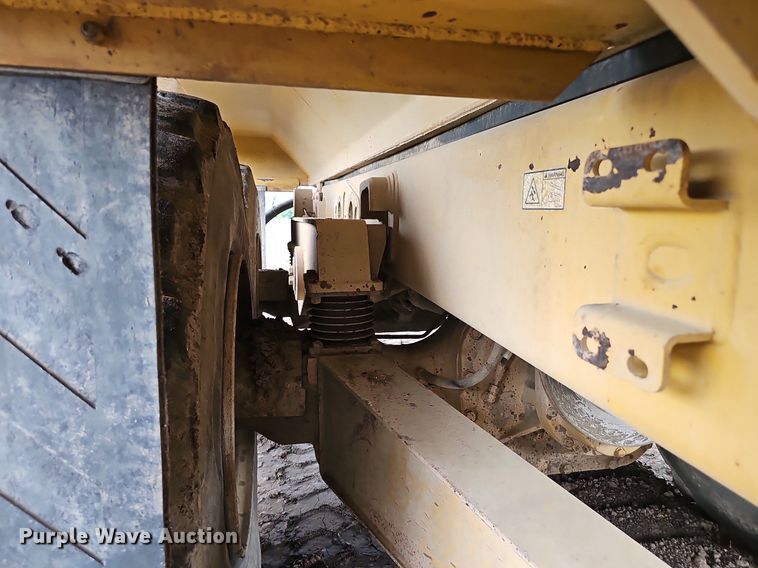 image for item DS4638 2012 Caterpillar 730 articulated water wagon