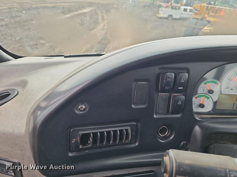 image for item DS4638 2012 Caterpillar 730 articulated water wagon