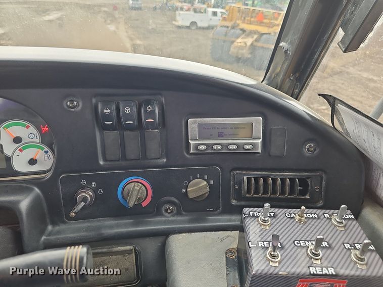 image for item DS4638 2012 Caterpillar 730 articulated water wagon