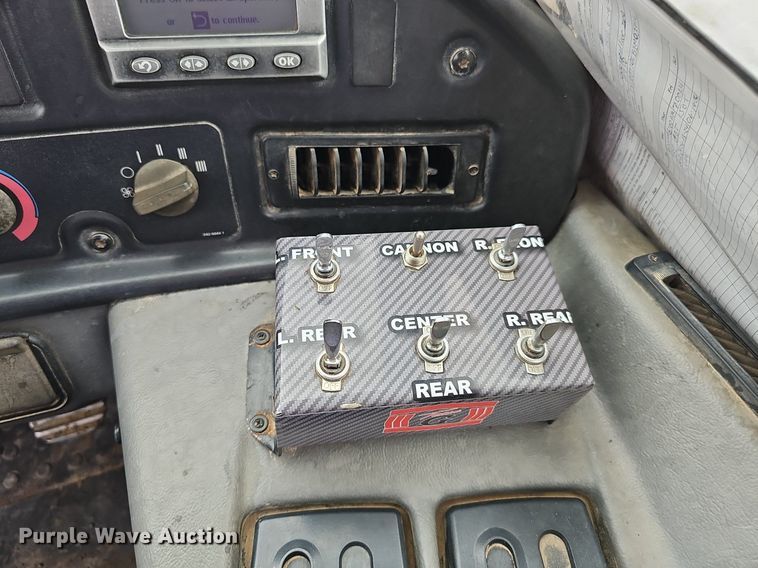 image for item DS4638 2012 Caterpillar 730 articulated water wagon