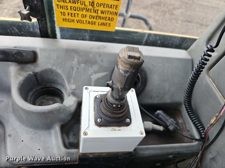 image for item DS4638 2012 Caterpillar 730 articulated water wagon