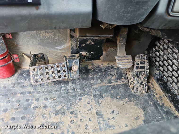 image for item DS4638 2012 Caterpillar 730 articulated water wagon