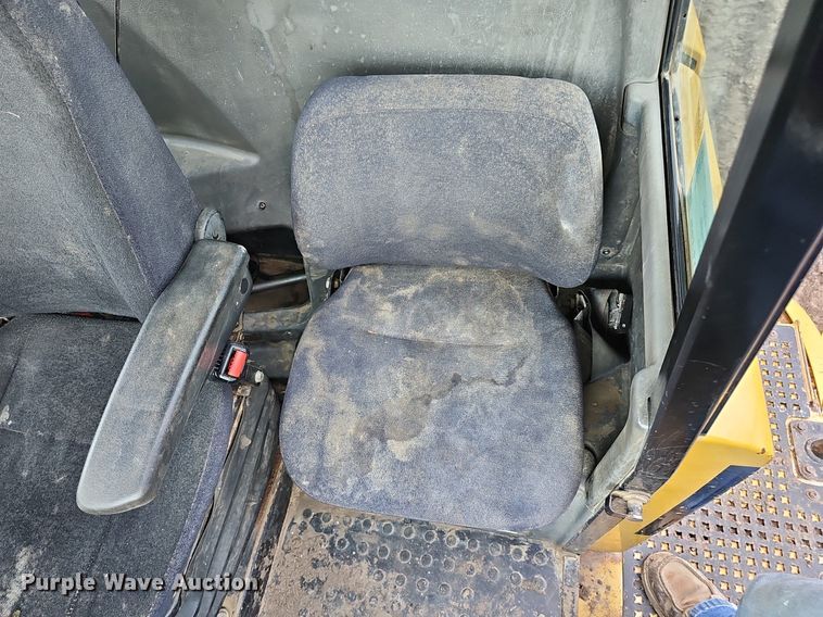 image for item DS4638 2012 Caterpillar 730 articulated water wagon