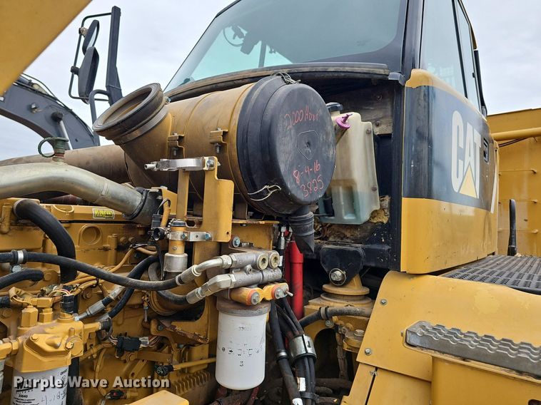 image for item DS4638 2012 Caterpillar 730 articulated water wagon