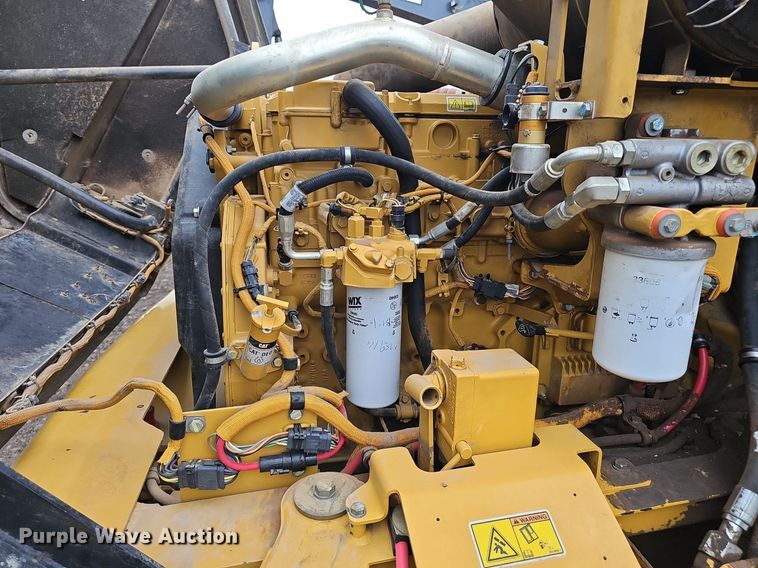 image for item DS4638 2012 Caterpillar 730 articulated water wagon