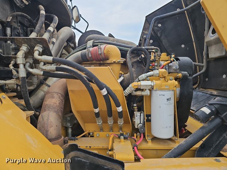 image for item DS4638 2012 Caterpillar 730 articulated water wagon