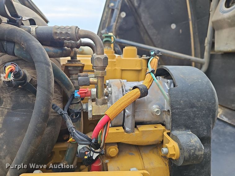 image for item DS4638 2012 Caterpillar 730 articulated water wagon