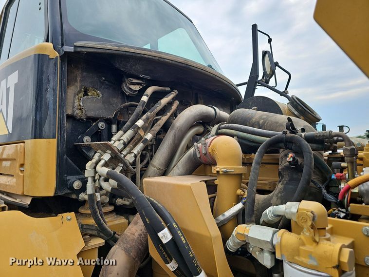 image for item DS4638 2012 Caterpillar 730 articulated water wagon