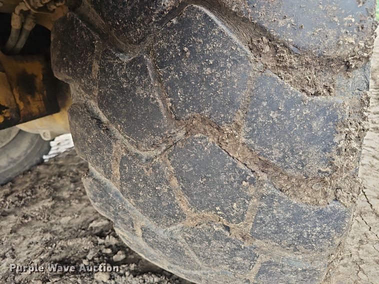 image for item DS4638 2012 Caterpillar 730 articulated water wagon