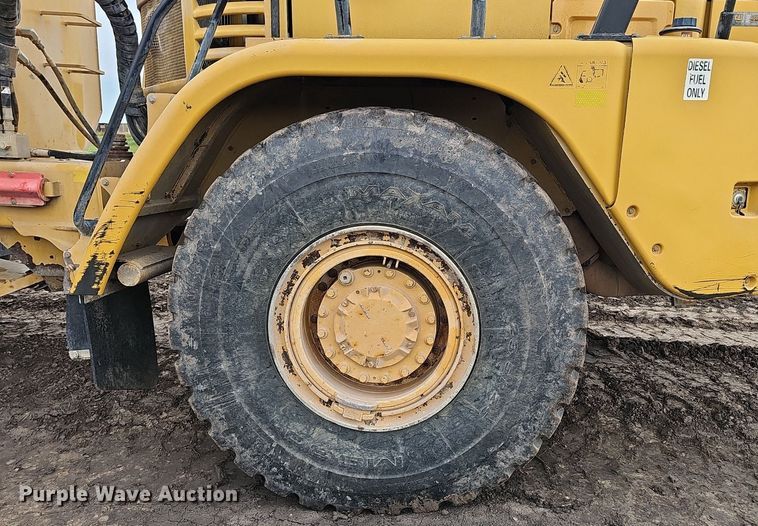 image for item DS4638 2012 Caterpillar 730 articulated water wagon