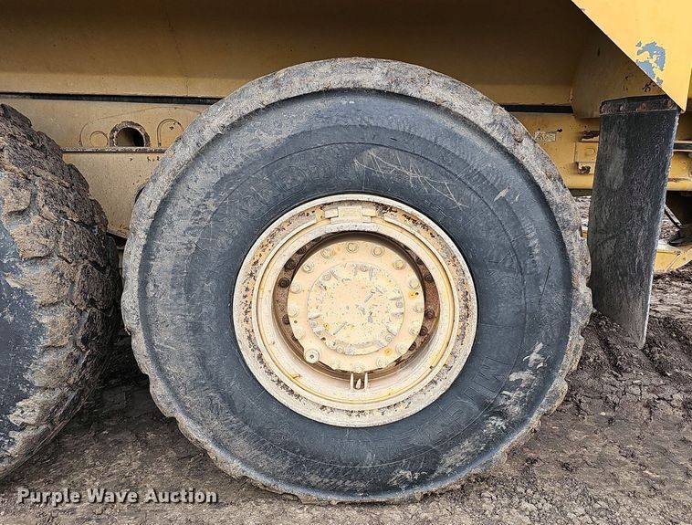 image for item DS4638 2012 Caterpillar 730 articulated water wagon