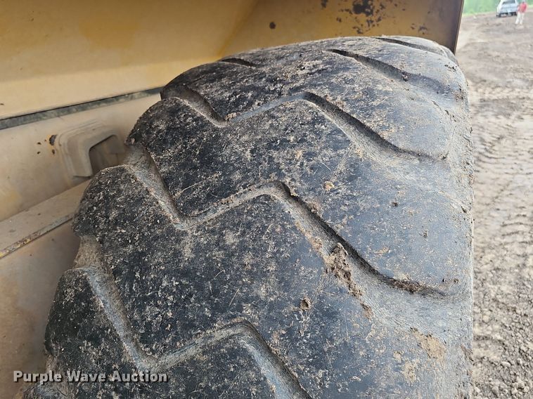 image for item DS4638 2012 Caterpillar 730 articulated water wagon