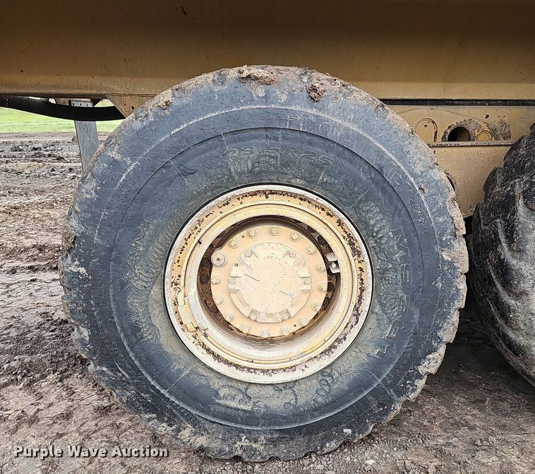 image for item DS4638 2012 Caterpillar 730 articulated water wagon