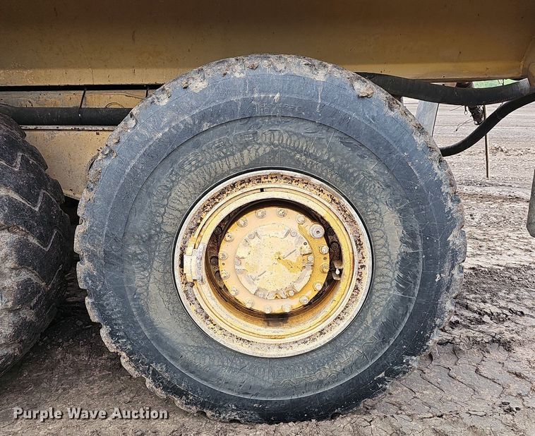 image for item DS4638 2012 Caterpillar 730 articulated water wagon