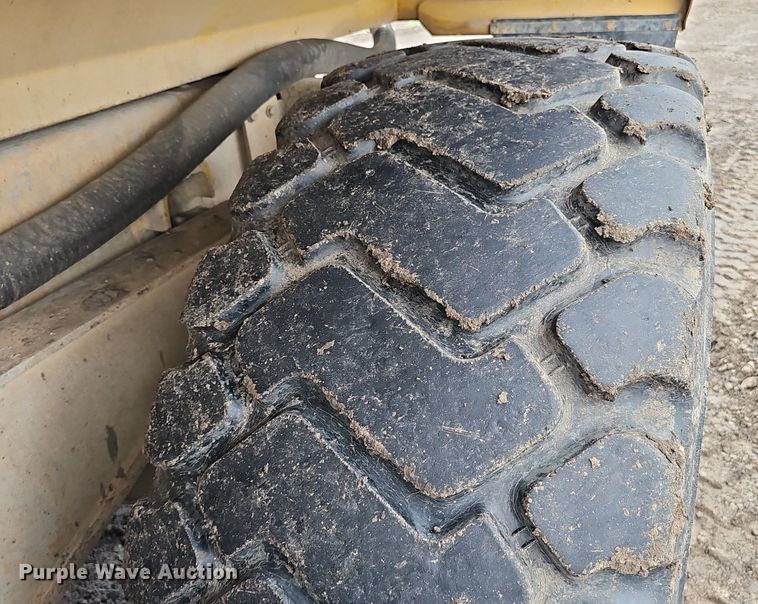 image for item DS4638 2012 Caterpillar 730 articulated water wagon