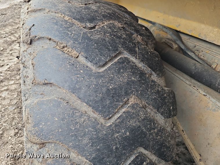 image for item DS4638 2012 Caterpillar 730 articulated water wagon