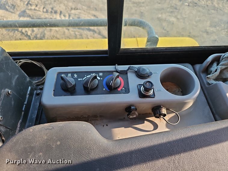 image for item DS4640 2022 Komatsu D71PXI-24 dozer