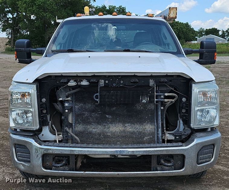 image for item DS4641 2016 Ford F350 Super Duty Crew Cab utility bed pickup truck