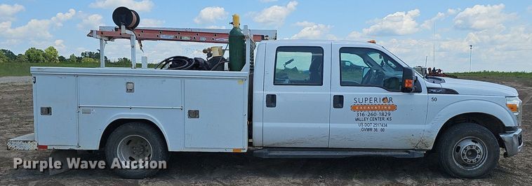 image for item DS4641 2016 Ford F350 Super Duty Crew Cab utility bed pickup truck