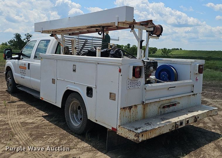 image for item DS4641 2016 Ford F350 Super Duty Crew Cab utility bed pickup truck