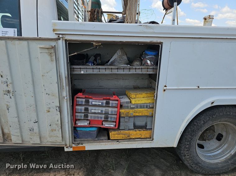 image for item DS4641 2016 Ford F350 Super Duty Crew Cab utility bed pickup truck