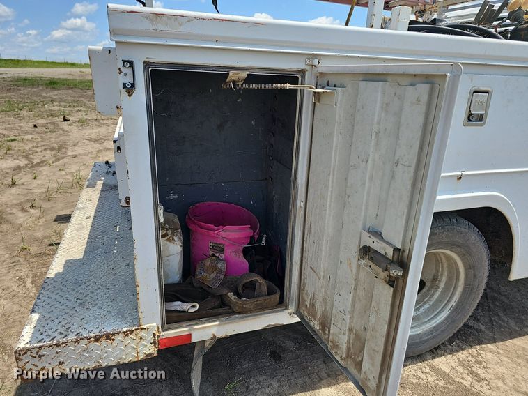 image for item DS4641 2016 Ford F350 Super Duty Crew Cab utility bed pickup truck