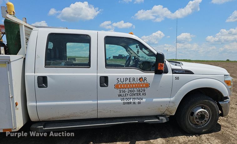 image for item DS4641 2016 Ford F350 Super Duty Crew Cab utility bed pickup truck