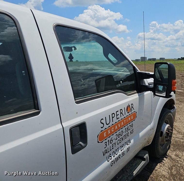 image for item DS4641 2016 Ford F350 Super Duty Crew Cab utility bed pickup truck