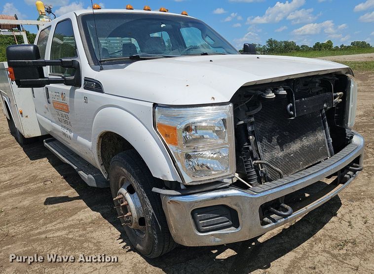 image for item DS4641 2016 Ford F350 Super Duty Crew Cab utility bed pickup truck