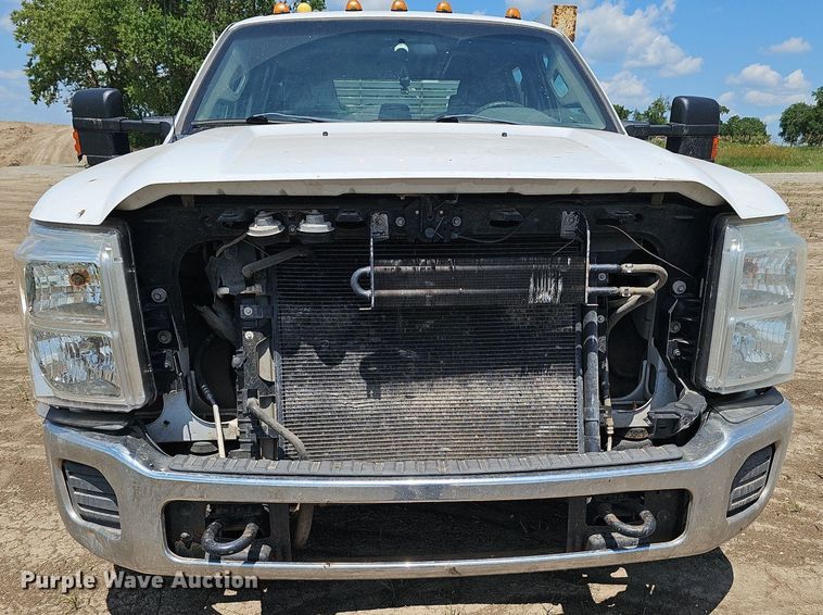 image for item DS4641 2016 Ford F350 Super Duty Crew Cab utility bed pickup truck