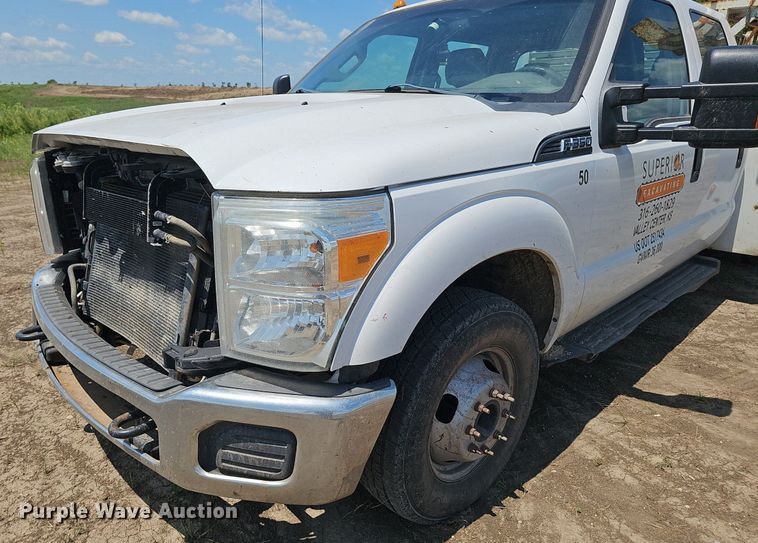 image for item DS4641 2016 Ford F350 Super Duty Crew Cab utility bed pickup truck