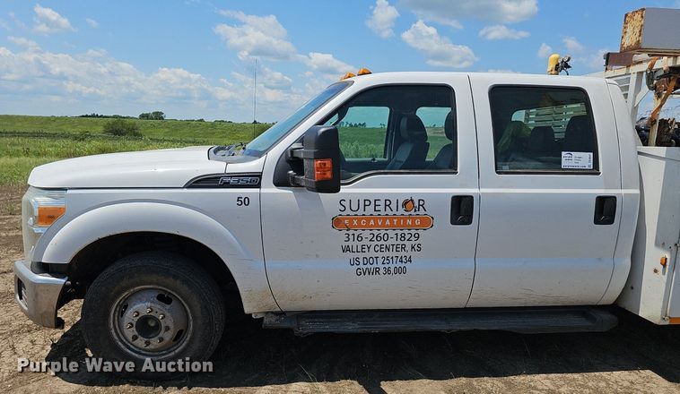 image for item DS4641 2016 Ford F350 Super Duty Crew Cab utility bed pickup truck