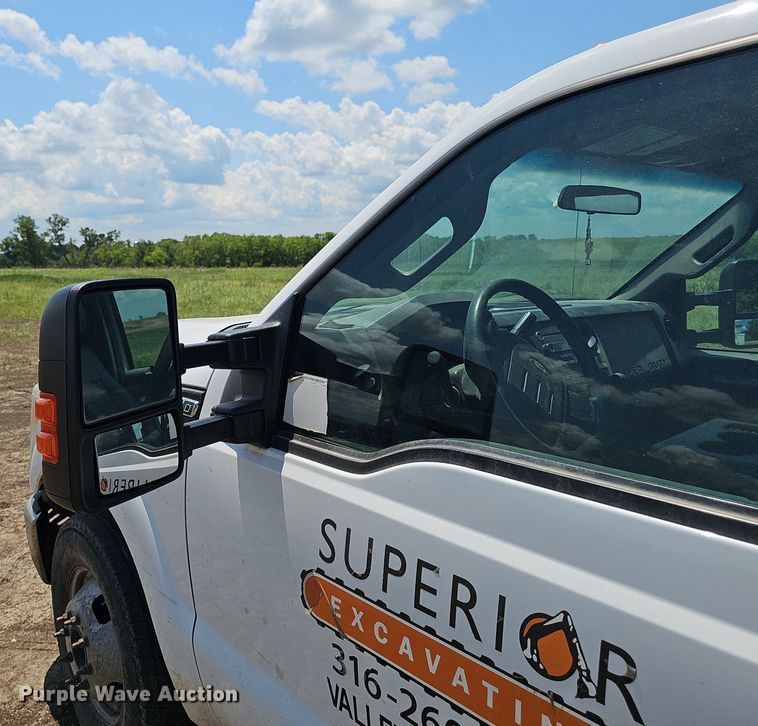 image for item DS4641 2016 Ford F350 Super Duty Crew Cab utility bed pickup truck