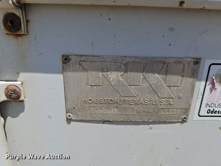 image for item DS4641 2016 Ford F350 Super Duty Crew Cab utility bed pickup truck