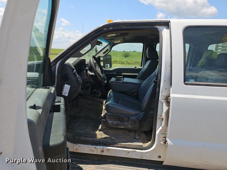 image for item DS4641 2016 Ford F350 Super Duty Crew Cab utility bed pickup truck