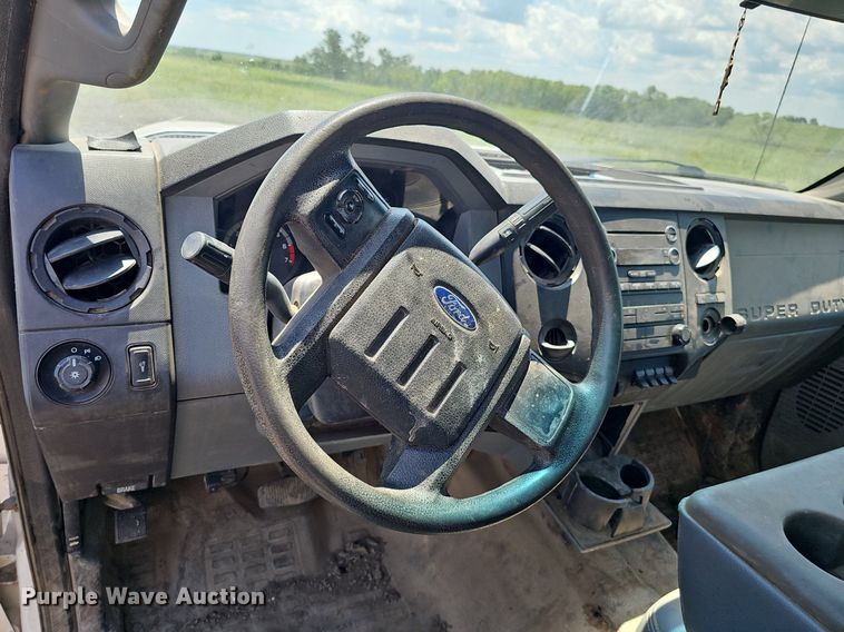 image for item DS4641 2016 Ford F350 Super Duty Crew Cab utility bed pickup truck