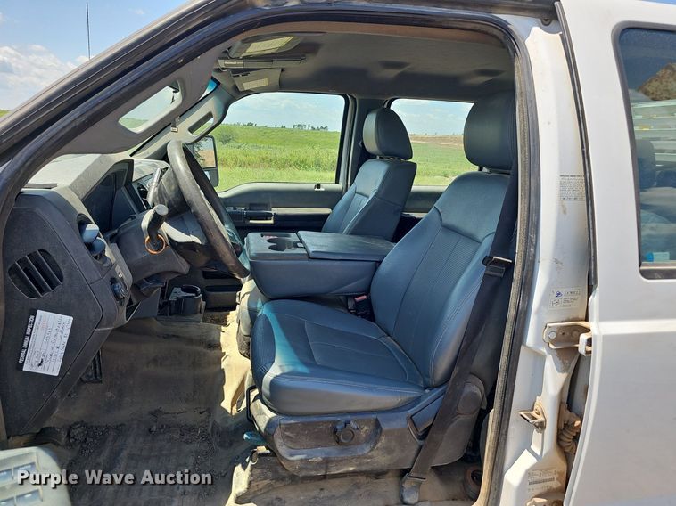 image for item DS4641 2016 Ford F350 Super Duty Crew Cab utility bed pickup truck