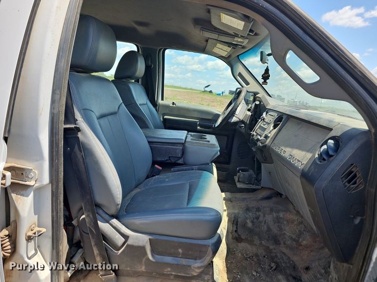 image for item DS4641 2016 Ford F350 Super Duty Crew Cab utility bed pickup truck