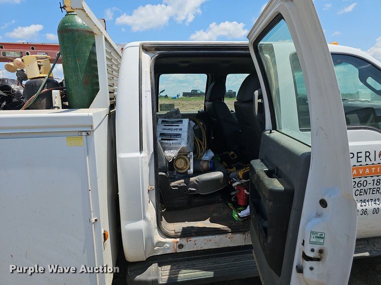 image for item DS4641 2016 Ford F350 Super Duty Crew Cab utility bed pickup truck