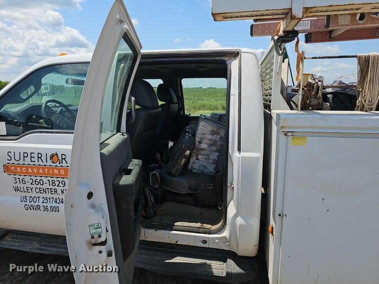 image for item DS4641 2016 Ford F350 Super Duty Crew Cab utility bed pickup truck