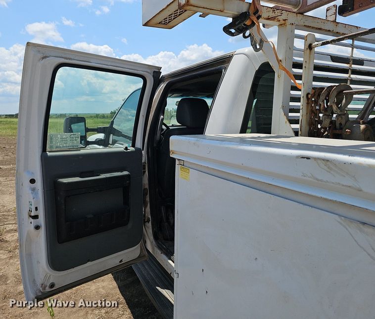 image for item DS4641 2016 Ford F350 Super Duty Crew Cab utility bed pickup truck