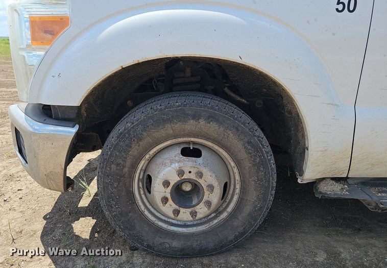 image for item DS4641 2016 Ford F350 Super Duty Crew Cab utility bed pickup truck