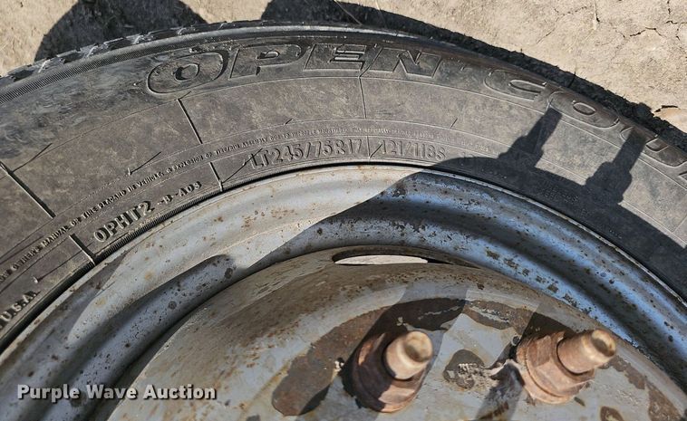 image for item DS4641 2016 Ford F350 Super Duty Crew Cab utility bed pickup truck