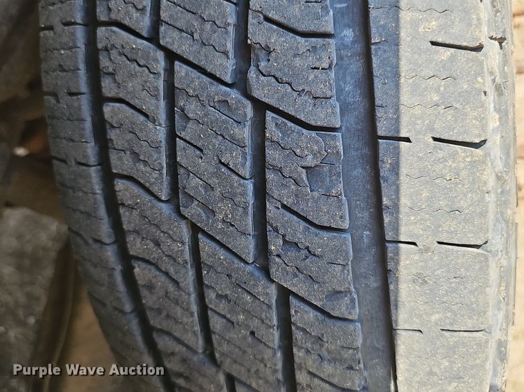 image for item DS4641 2016 Ford F350 Super Duty Crew Cab utility bed pickup truck